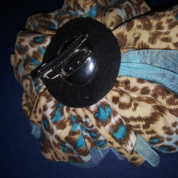 Hair or Lapel Accessory - Picture 2 of 2